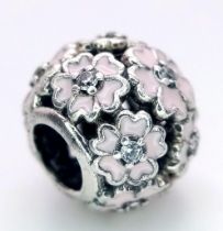 A Silver Pandora Primrose Meadow pink flower bead. 2.9g 1cm x 1cm ref: SH1294I-1