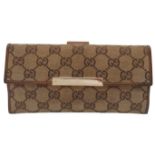 A Classic Gucci Monogram Wallet. Comes with case and receipt. 19cm x 10cm. Ref: 15396