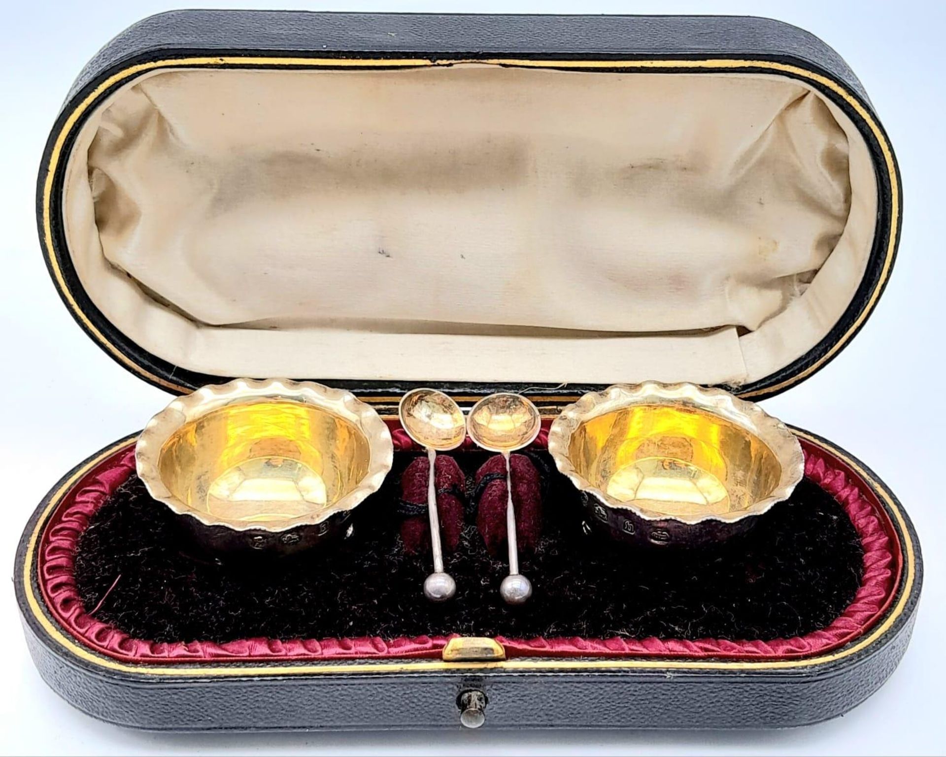 An antique sterling silver condiment set. Full hallmarks Birmingham, 1882. Total weight 31.2G. - Image 2 of 6