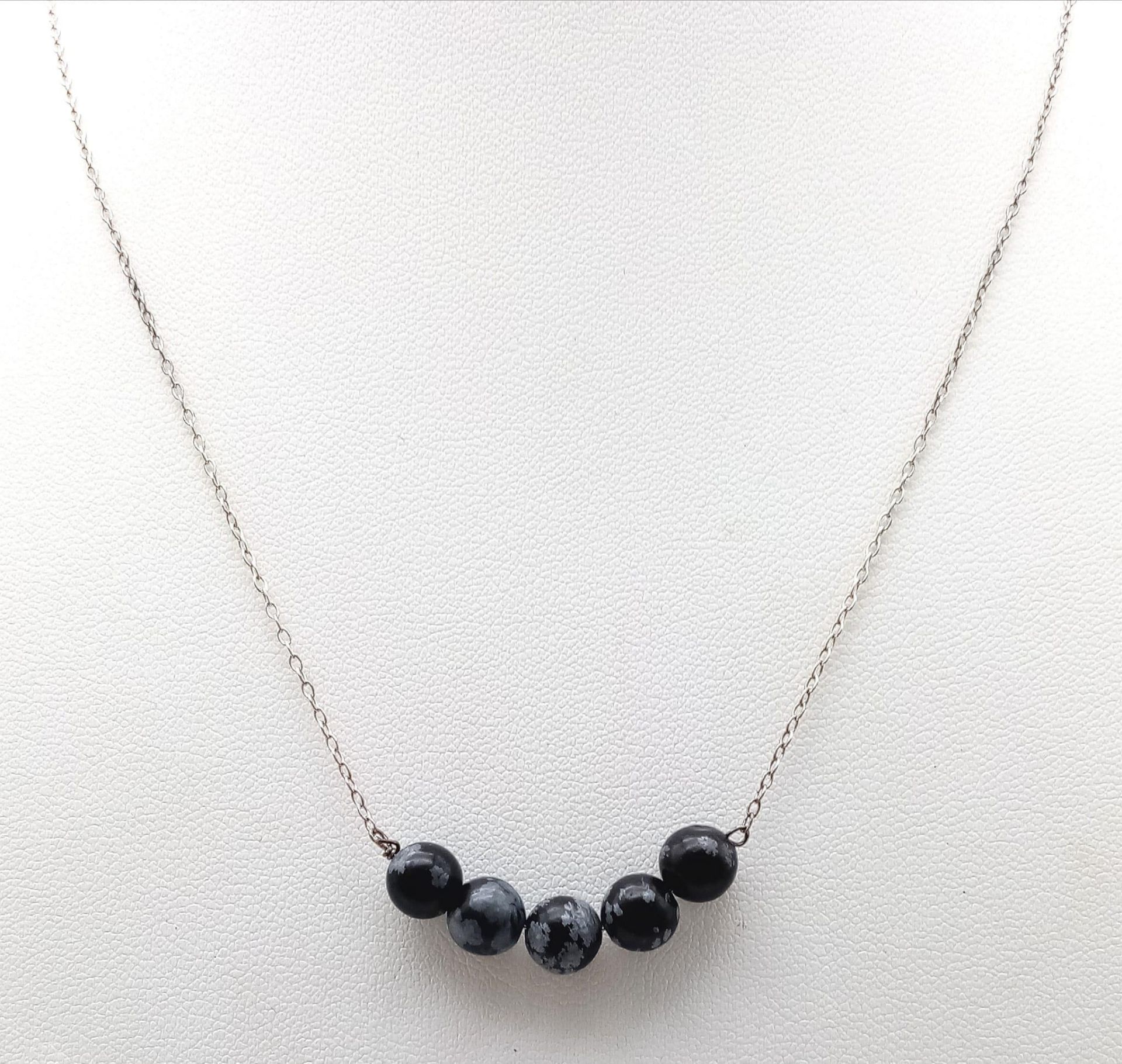 A delicate marblise black Turquoise beaded silver necklace. Total weight 2.85G. Total length 46cm. - Image 2 of 12