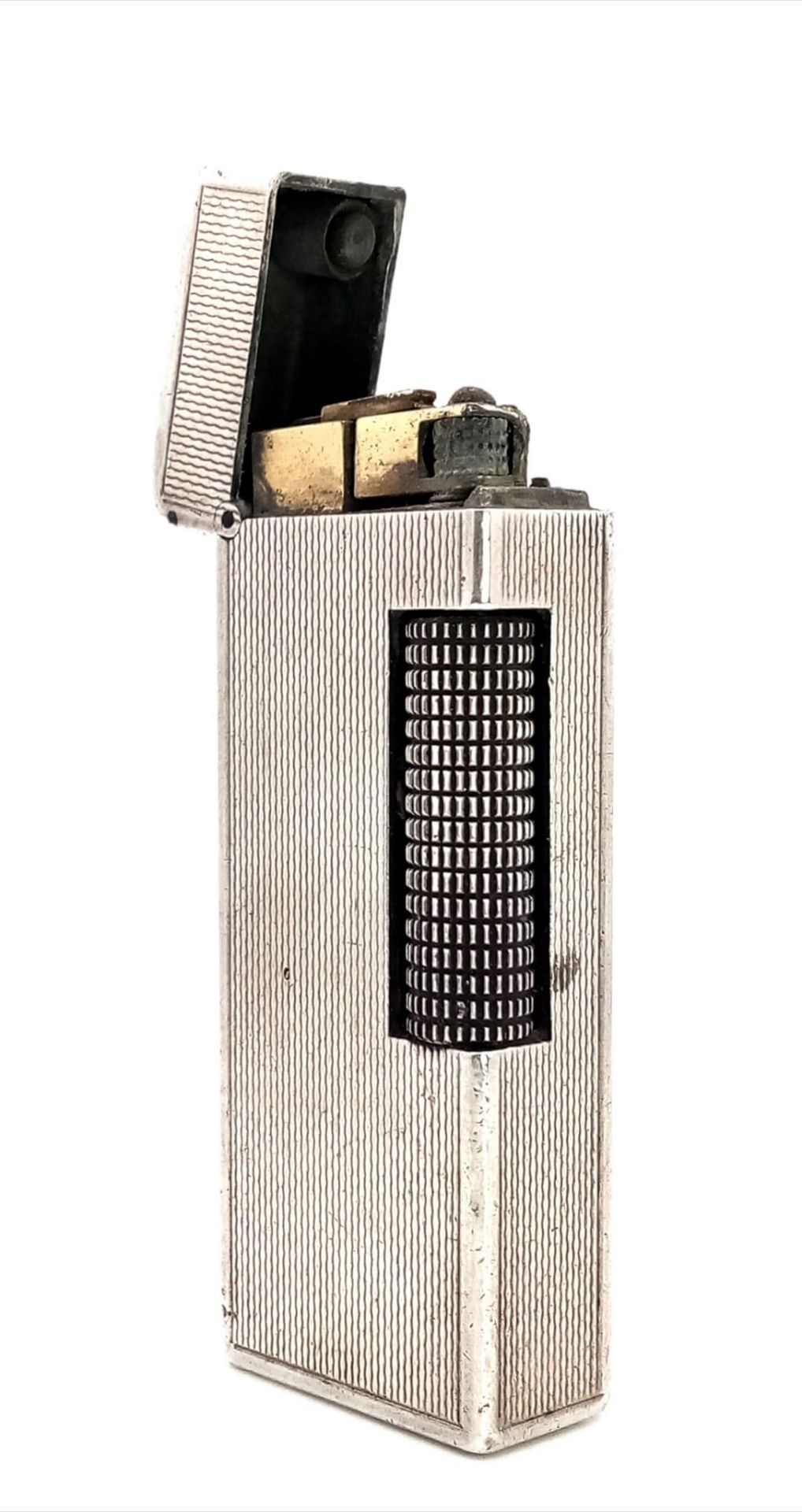 A Vintage 925 Silver Dunhill Lighter. Hallmarks on base. 6.6cm x 2.5cm. Needs some gas. 88.6g