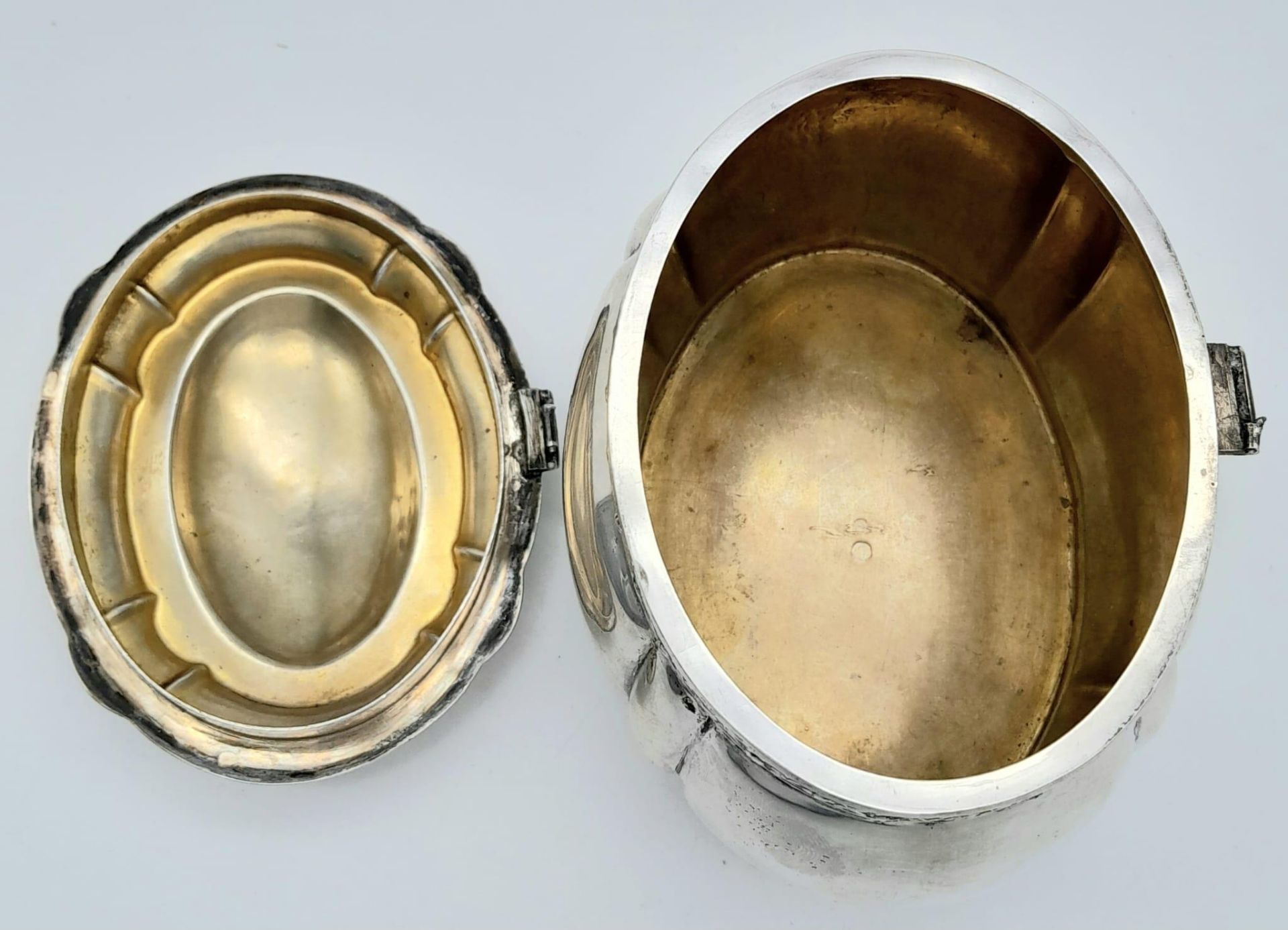 An Antique Austro-Hungarian Empire Silver Lidded Bowl. Decorative rim, four pedestal-ball feet. - Bild 4 aus 5