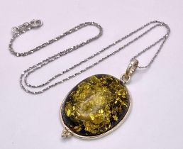 A Vintage Sterling Green Amber Cabochon Pendant Necklace. 45cm Length Sterling Silver Flat Link