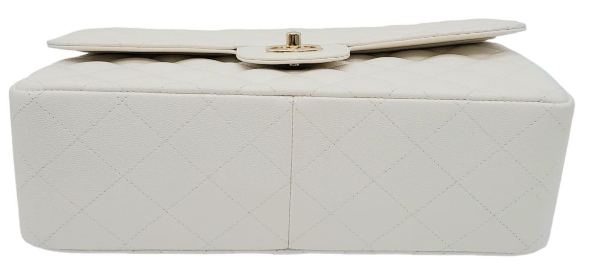 Chanel Caviar Jumbo Single Flap Bag. Quilted white caviar leather stitched in diamond pattern. - Image 7 of 15