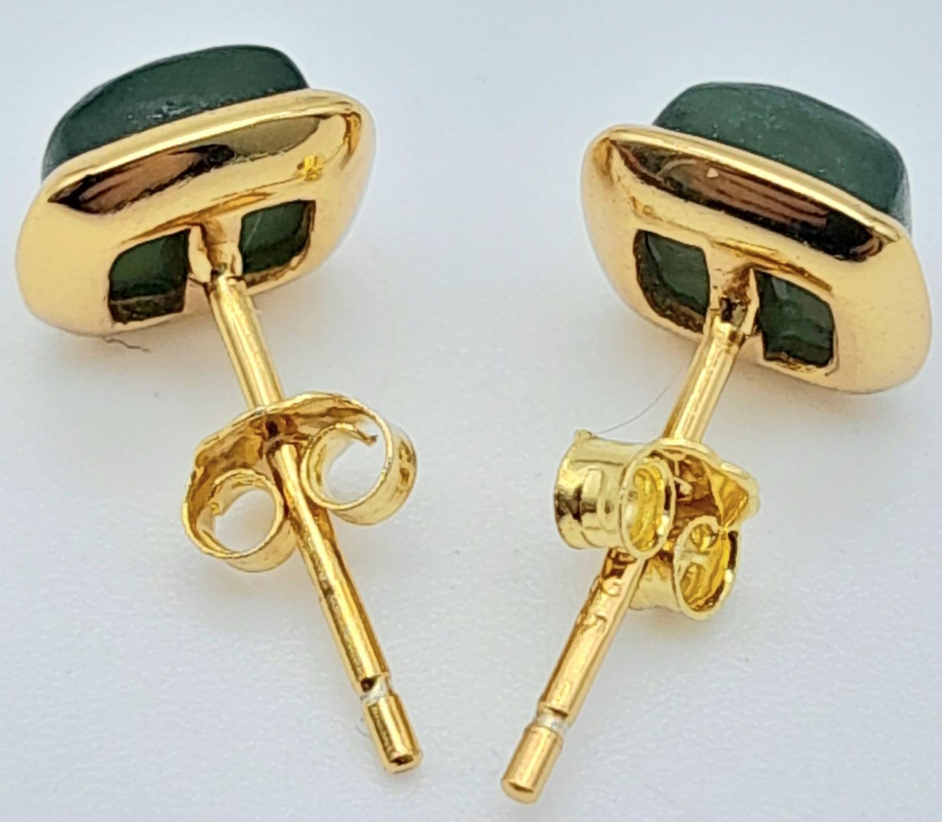 Delightful pair of Yellow Gold Gilded, Sterling Silver Jade Stud Earrings. Measures 0.5cm wide. - Image 2 of 4