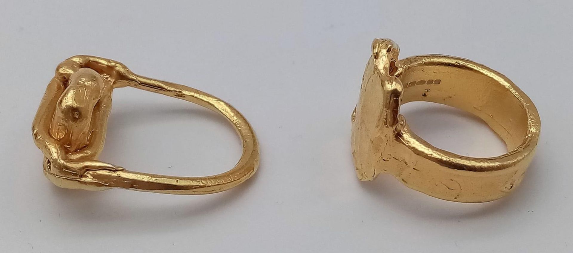 TWO STERLING SILVER, WITH GOLD VERMEIL FINISH RINGS. SIZE: J (BOTH) TOTAL WEIGHT: 16.7G SC 8056 - Bild 3 aus 6