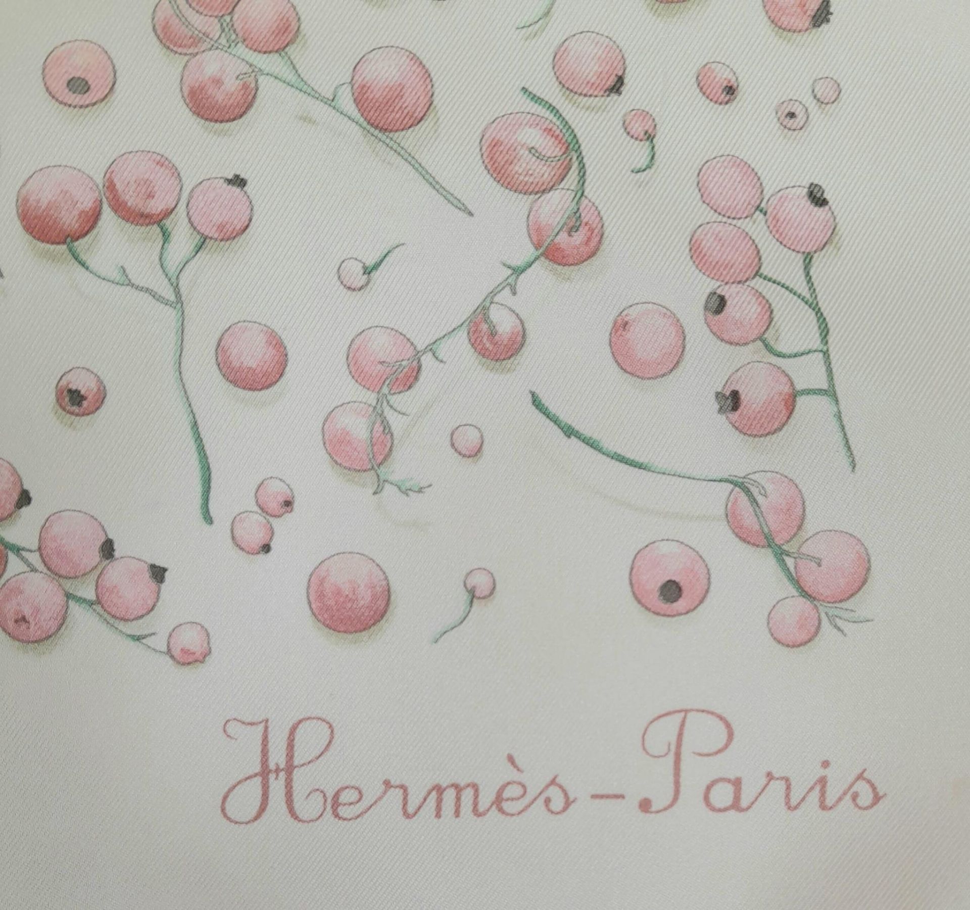 An Hermes Pink Red Berries Carré Silk Scarf. Designed by L. P. Cooke. A few small stains so as - Bild 5 aus 6