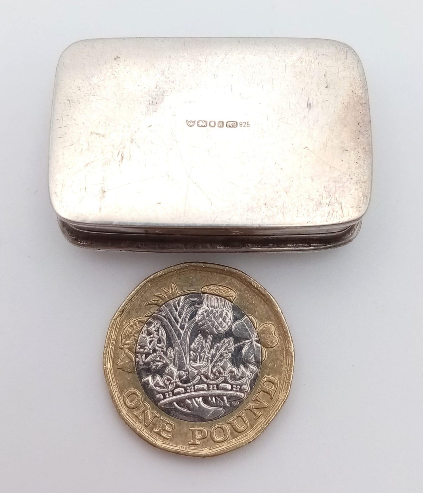 A Vintage Pin/Pill Silver Box with a Pair of Ornate Decorative Theatre Masks on Lid. 4 x 2.5cm. - Image 3 of 4