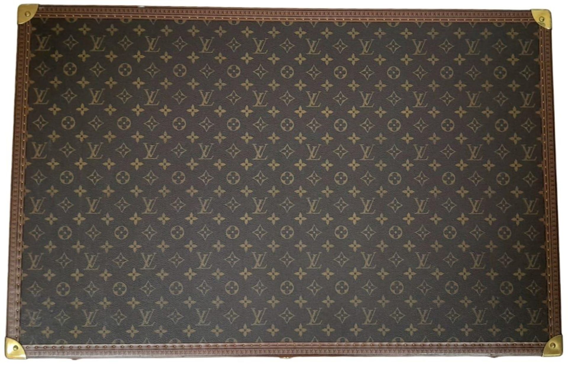 A Louis Vuitton Alzer 80 Monogram Large Sturdy Suitcase/Trunk. Monogram canvas and brown leather - Image 2 of 11