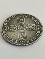 1697 WILLIAM III (William of Orange) SILVER SIXPENCE in Extra fine condition. Please see pictures.