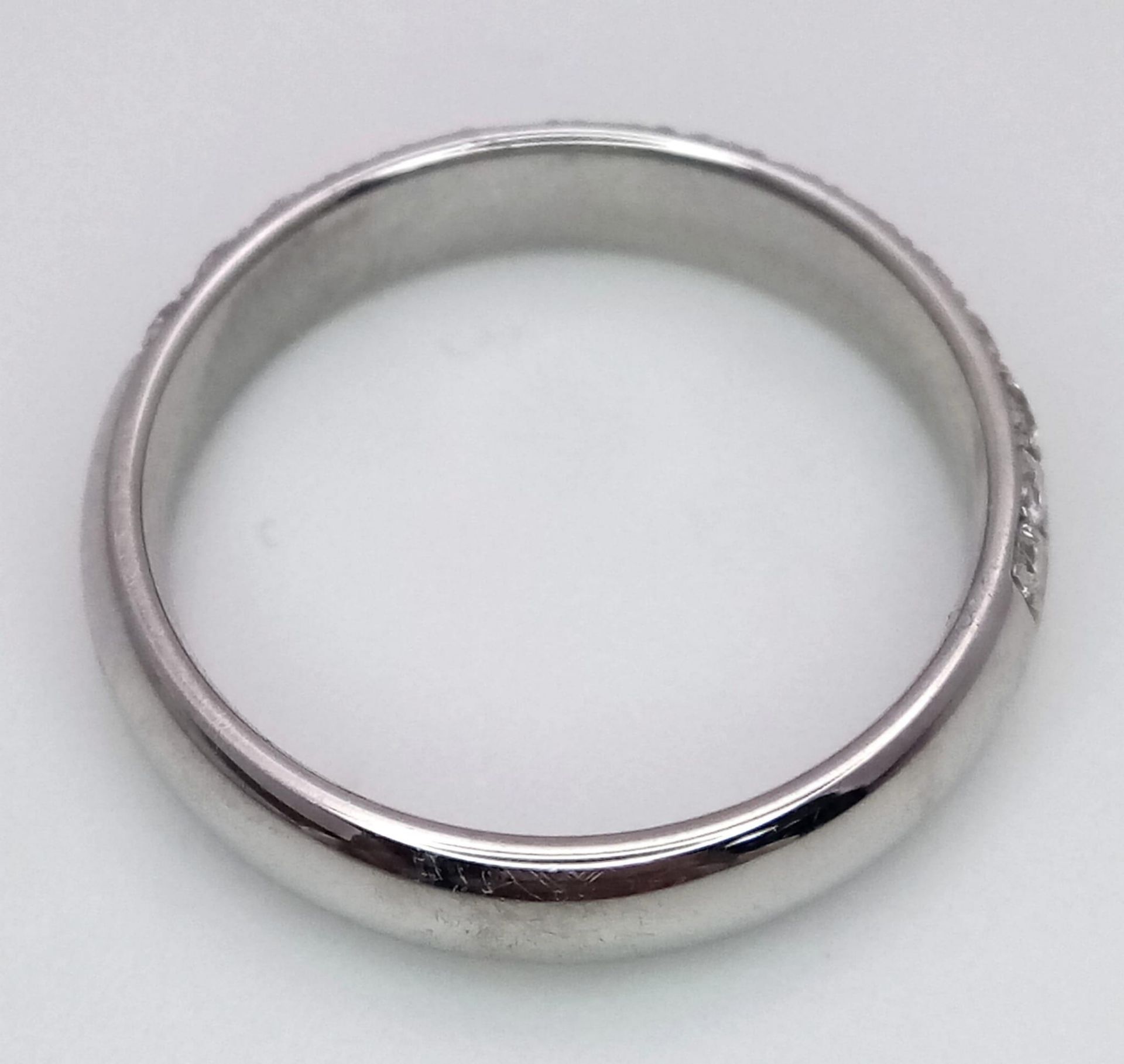A 950 Platinum Diamond Half Eternity Ring. Size M/N. 6.5g total weight. Ref: 15813 - Image 3 of 4