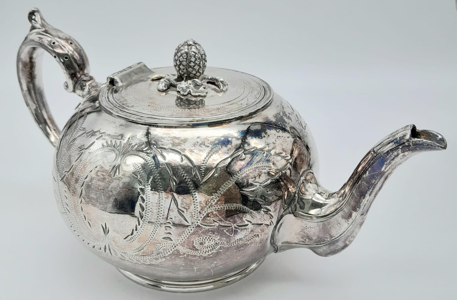A Three-Piece Antique Silver Plated Tea Set. Includes a teapot, creamer and sugar bowl - with gilded - Bild 4 aus 12