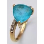 A 9K YELLOW GOLD DIAMOND & BLUE STONE RING. TOTAL WEIGHT 2.5G. SIZE N