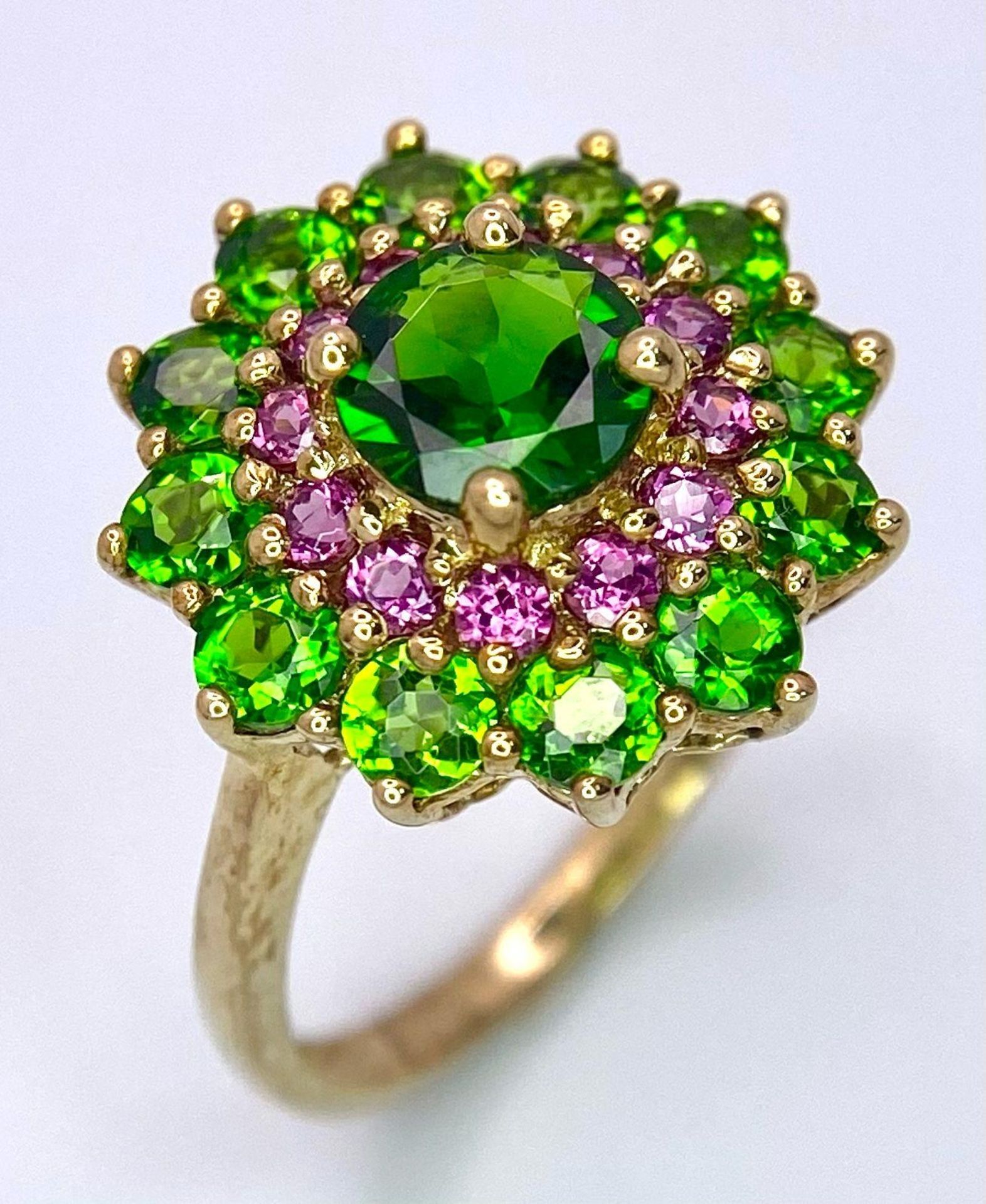 A Stylish 9K Yellow Gold Cluster Ring - Set with Chrome Diopside and Pink Tourmaline. Diopside - 1.