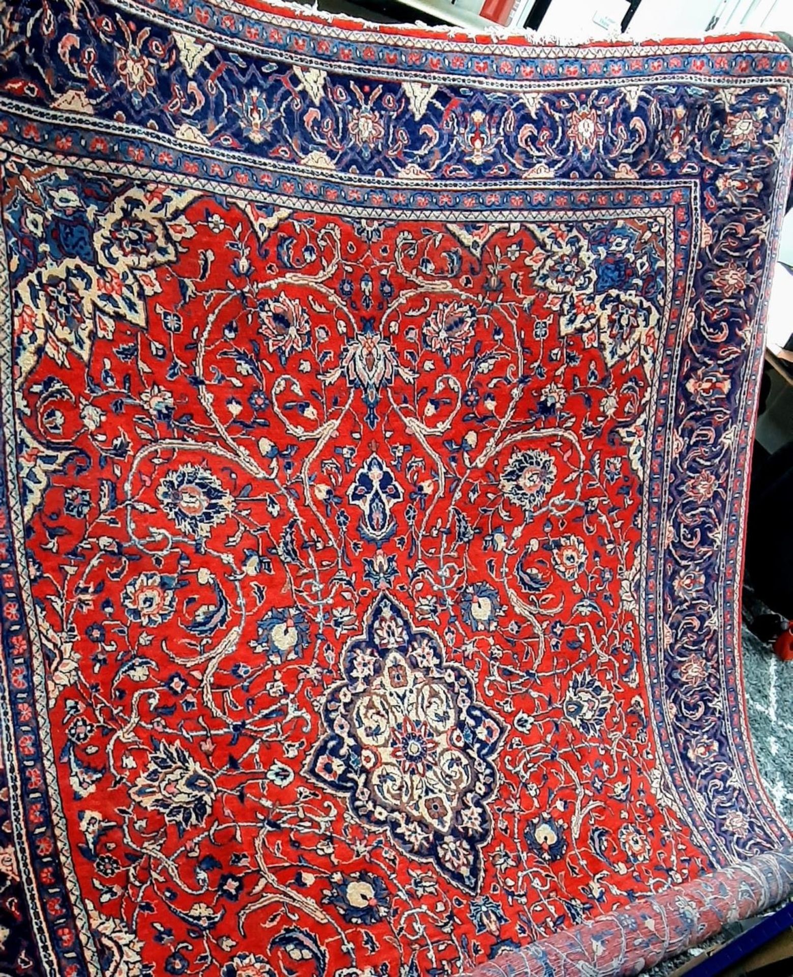 A Brightly Coloured Decorative Persian Sarouk Carpet/Rug. 375cm x 265cm. In good condition.