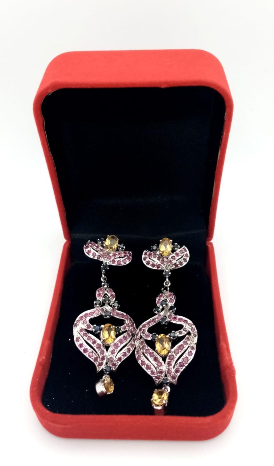 A Pair of Ruby, Sapphire and Citrine Drop Earrings set in 925 Sterling silver. 21ctw. W-19.5g. 6cm - Bild 4 aus 5