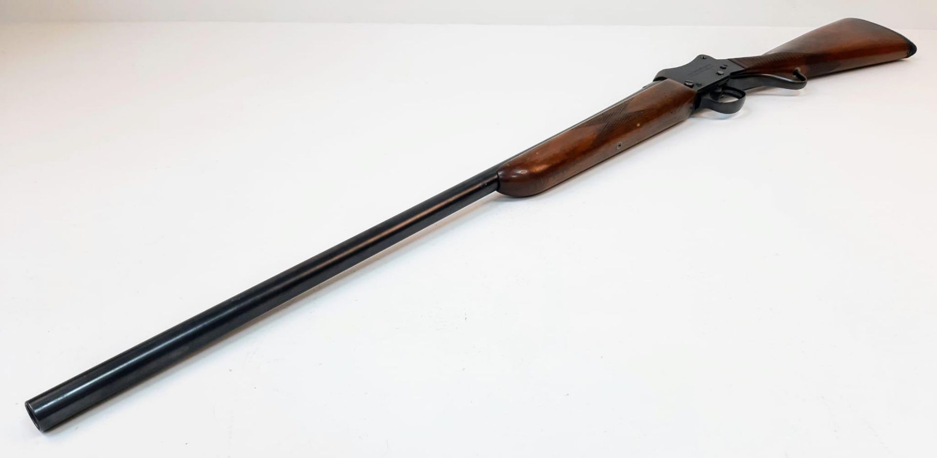 A W.W. Greener 12 Gauge Deactivated Single Barrel Shotgun. Very good condition - 74cm barrel length. - Image 3 of 13