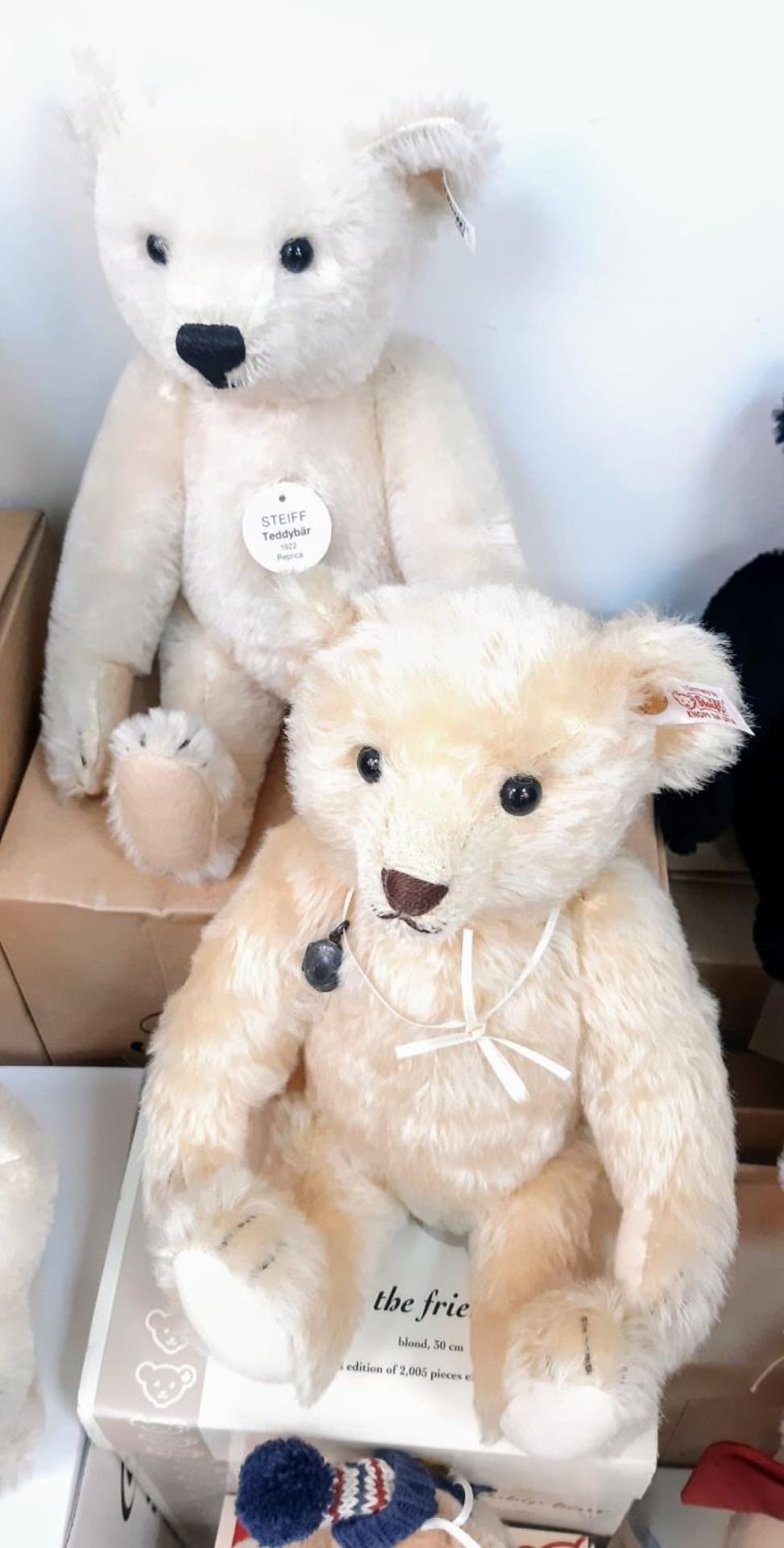 A collection of seventeen adult collectable teddy bears. Please, see list for more information and - Image 5 of 11