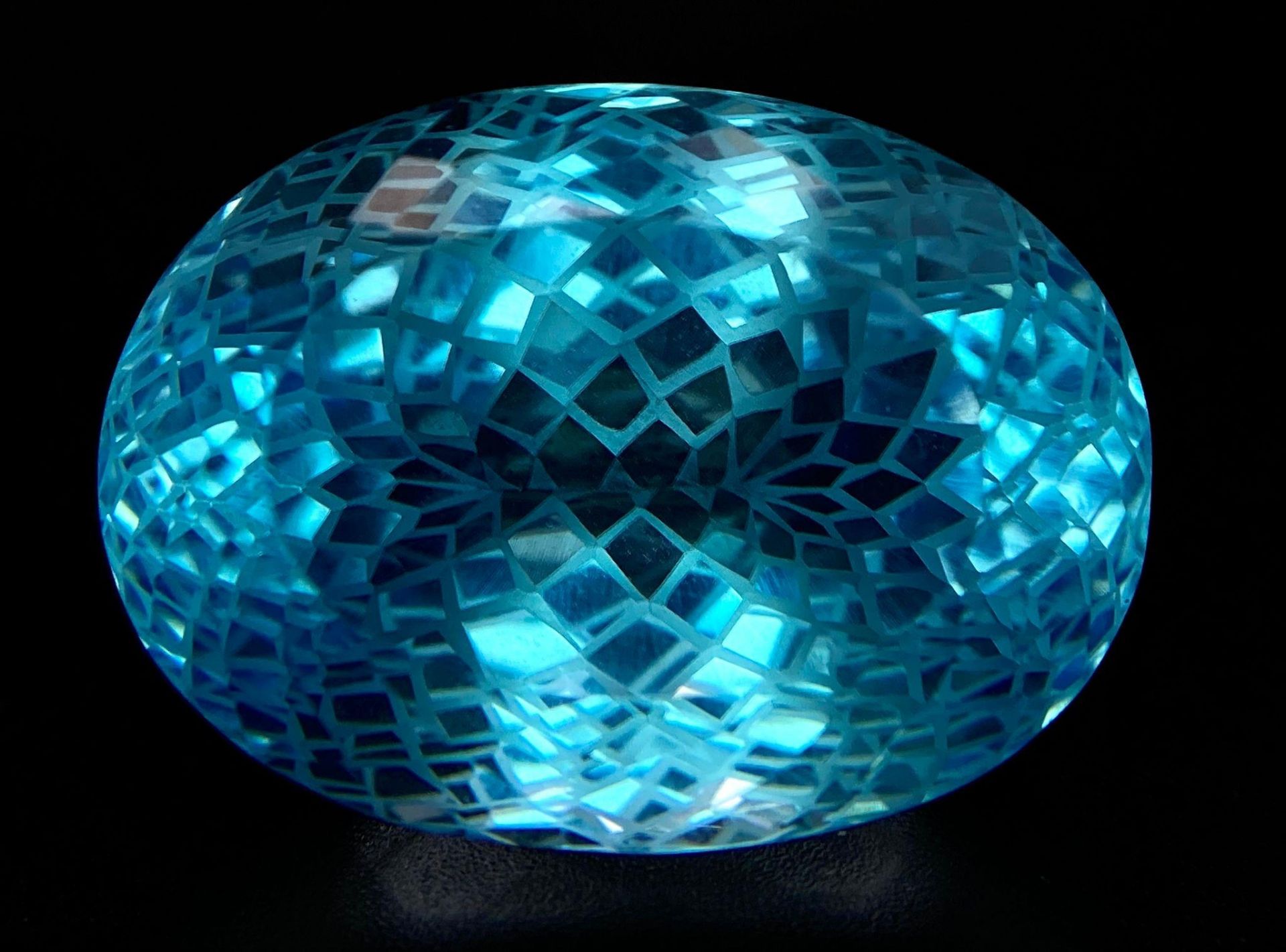 A 92.96ct Blue Topaz Gemstone, in Oval Flower Laser Cut. Comes with the GFCO Swiss Certificate - Image 4 of 5