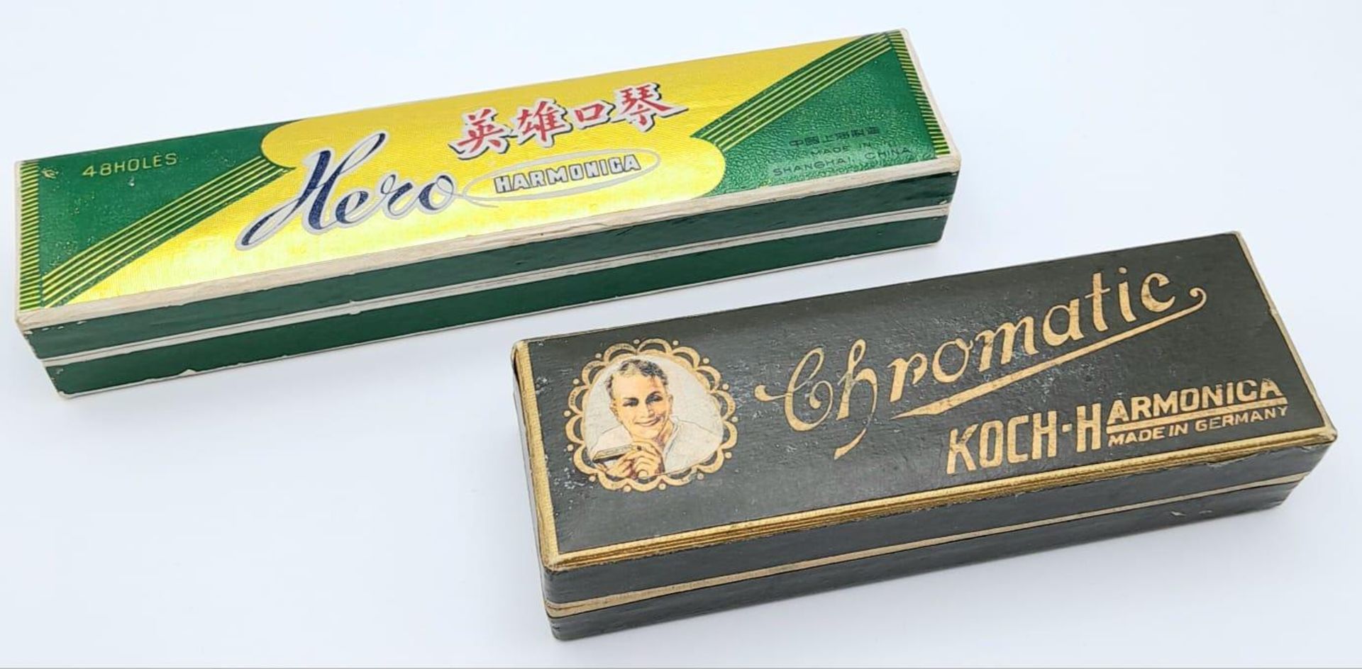 A Vintage German Koch Harmonica and a Chinese Hero Harmonica. Both in original boxes. - Bild 2 aus 6