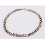 A 9 K yellow gold double chain bracelet, length: 21 cm, weight: 3 g.