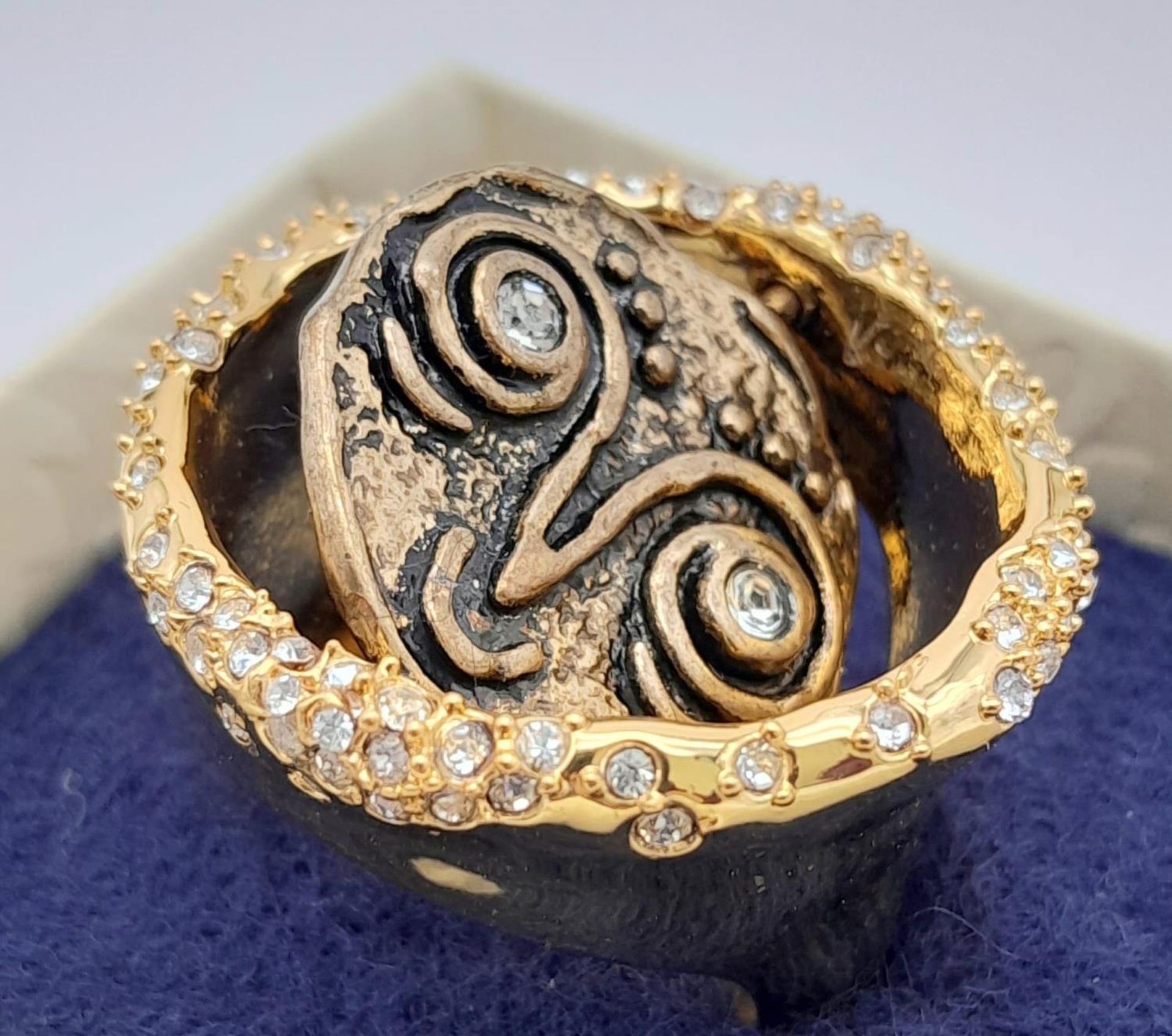 A fabulous and unusual ALEXIS BITTAR creation, a stone set, “Revolving ancient coin ring” with the - Bild 5 aus 6