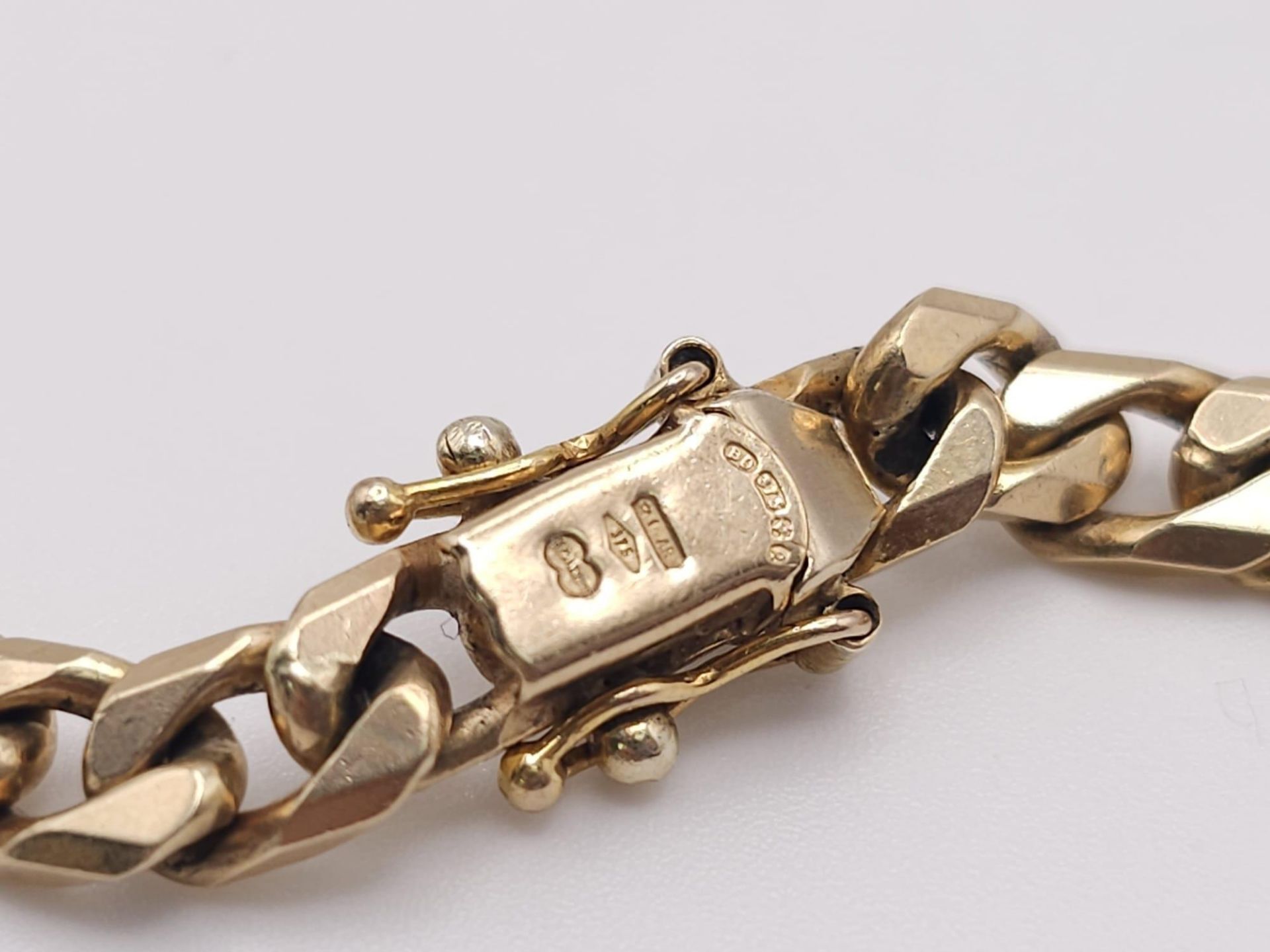 A 9 K yellow gold chain bracelet, Fully hallmarked, length: 23.5 cm, weight: 21.3 g. - Bild 4 aus 5