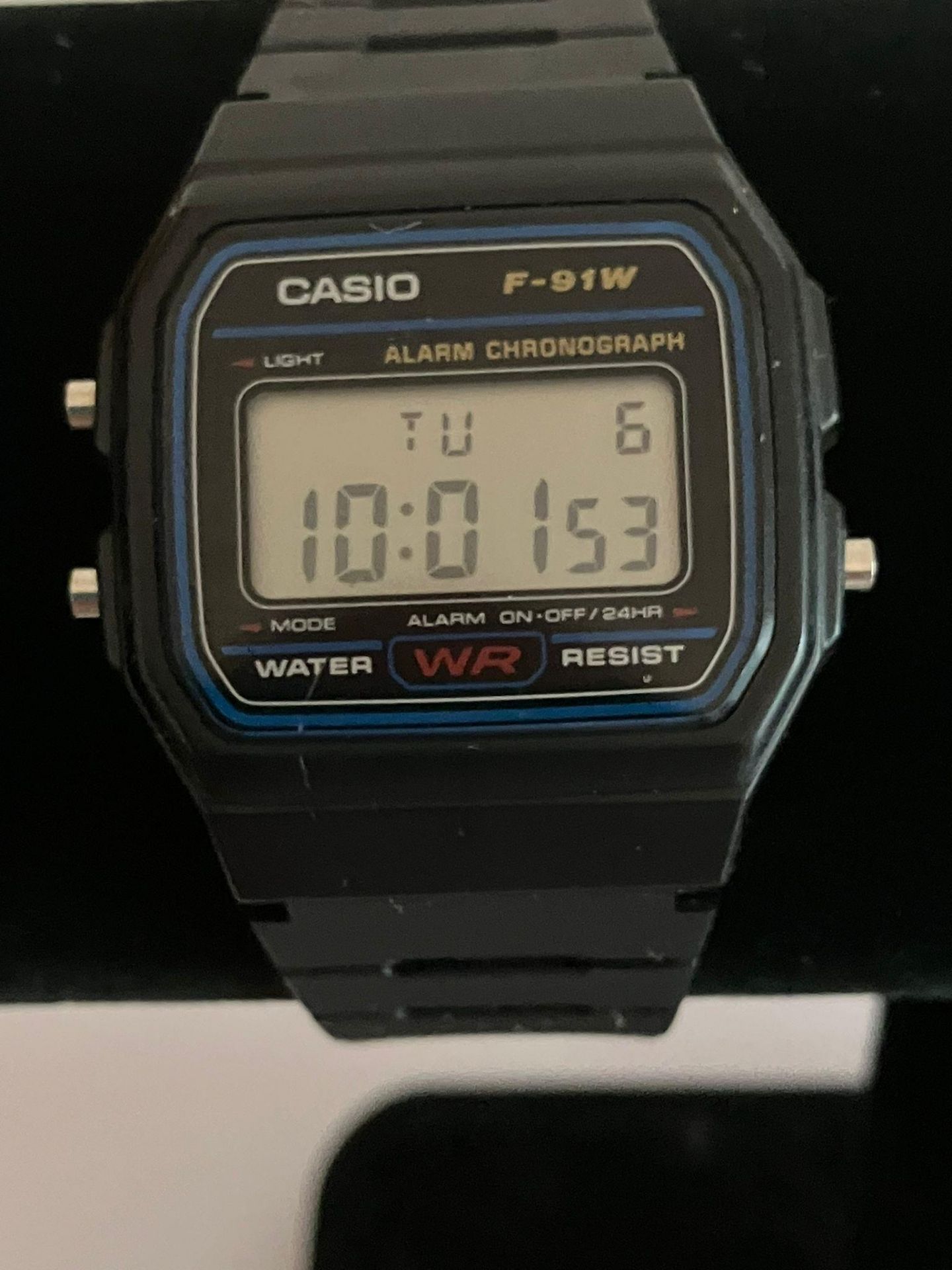 2 x CASIO DIGITAL f 91W Wristwatches. Water resistant with rubber diver straps. Full working order. - Bild 2 aus 3