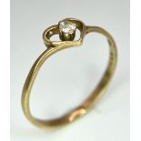 A 9 K yellow gold ring with a cubic zirconium enclosed in a heart. Size: N, weight: 0.9 g.