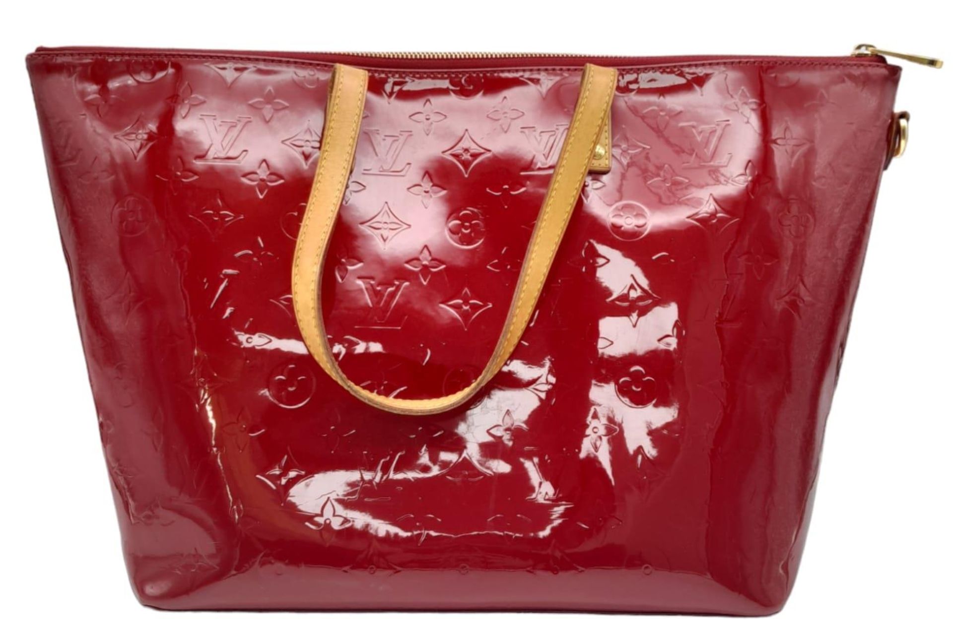 A Louis Vuitton Pomme D'Amour Monogram Vernis Bellevue PM Bag. Red patent leather exterior. Red - Image 3 of 8