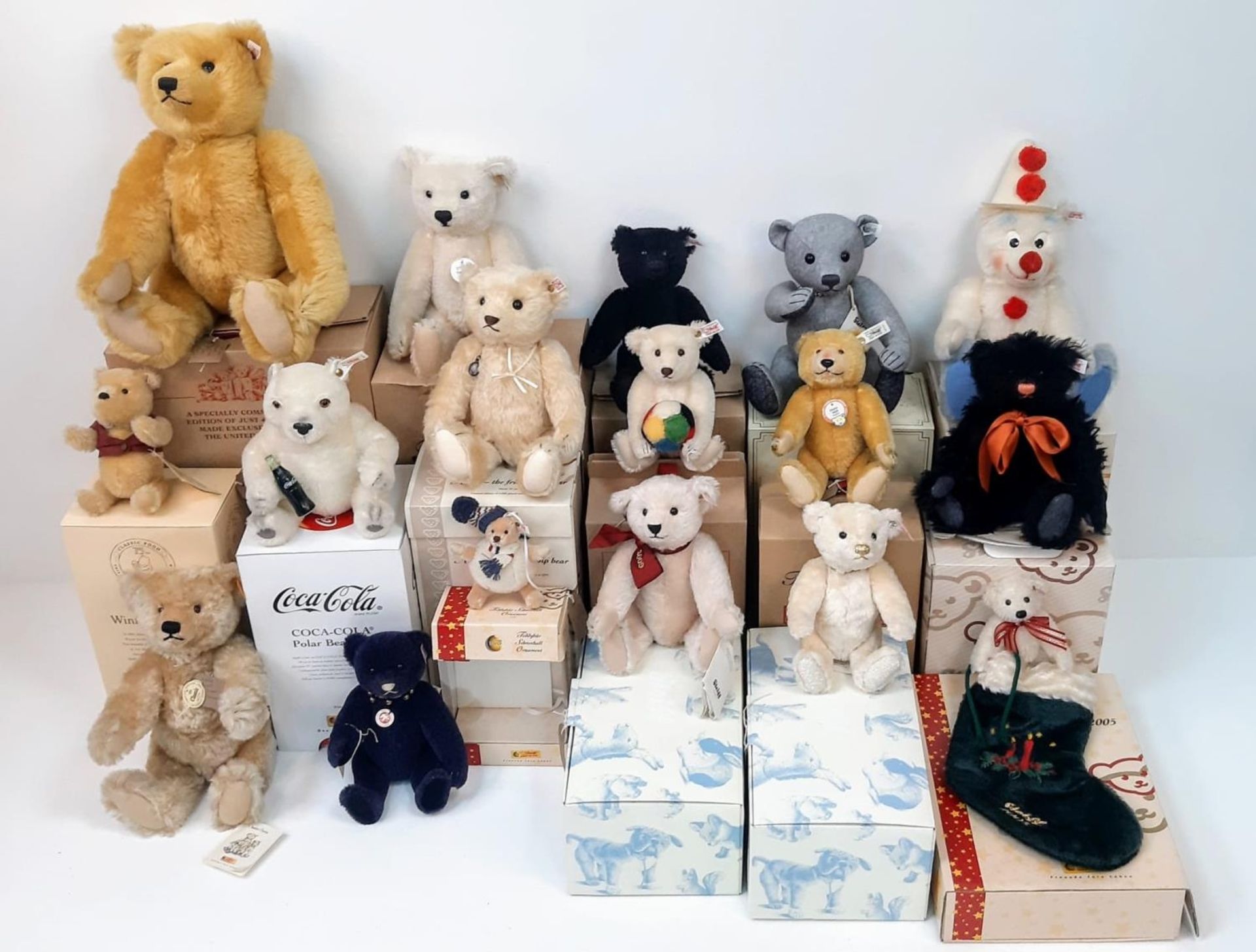 A collection of seventeen adult collectable teddy bears. Please, see list for more information and