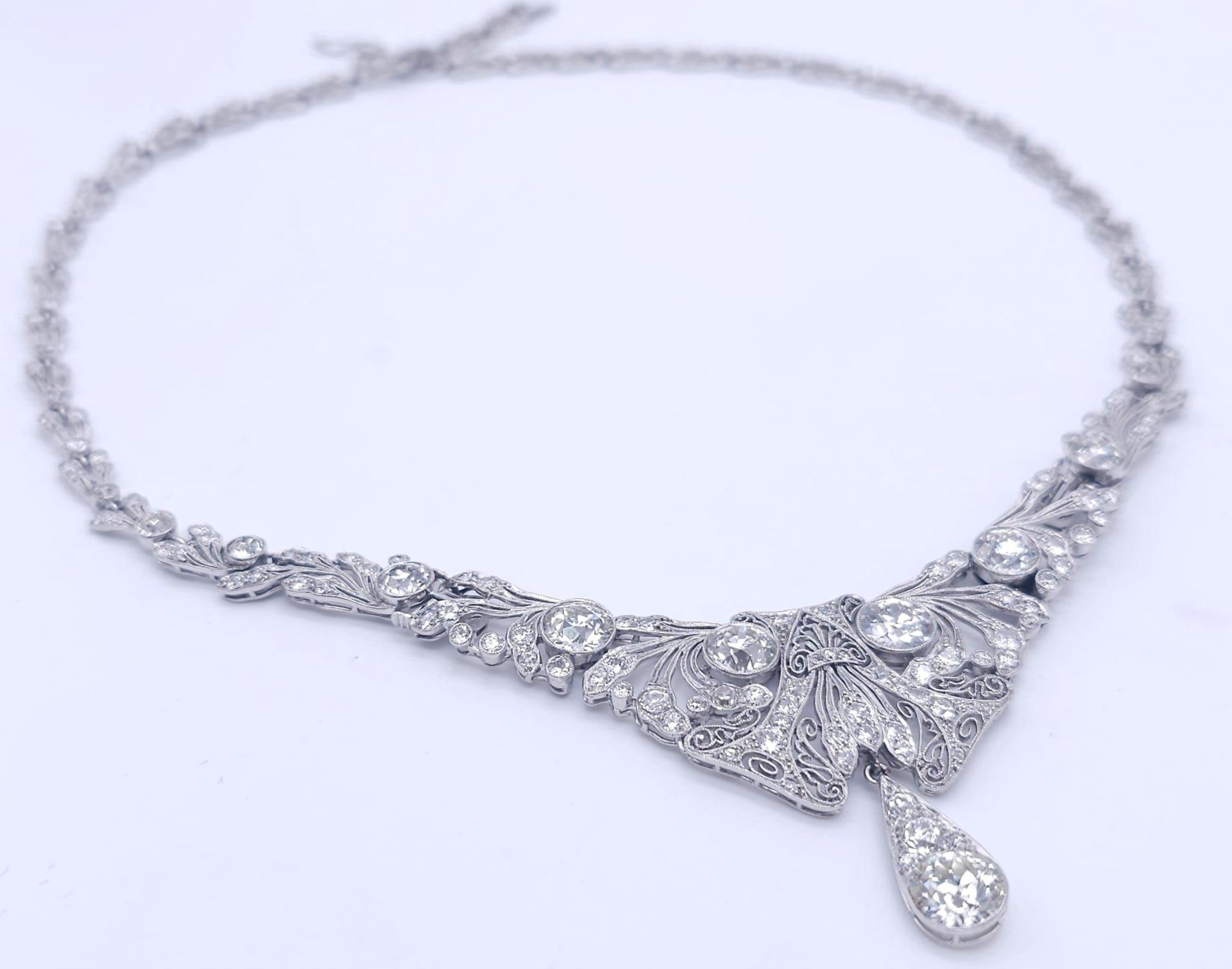A Majestic Art Deco 7ctw Diamond (approx) Platinum Lavaliere Necklace. Scrolled and foliate - Image 11 of 18