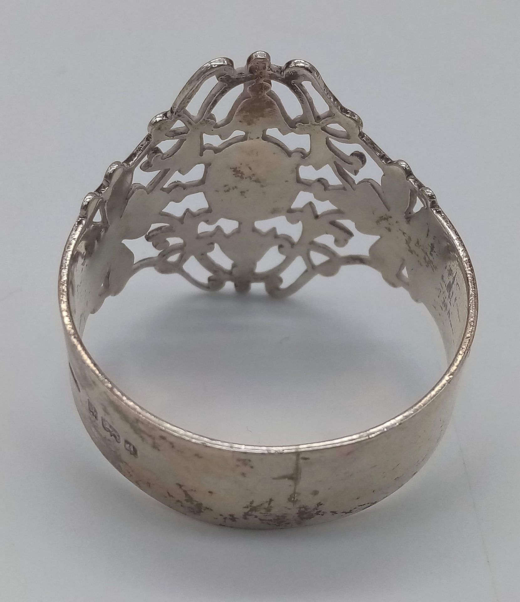 An antique sterling silver filigree napkin ring with full Birmingham hallmarks, 1903. Total weight - Bild 2 aus 7