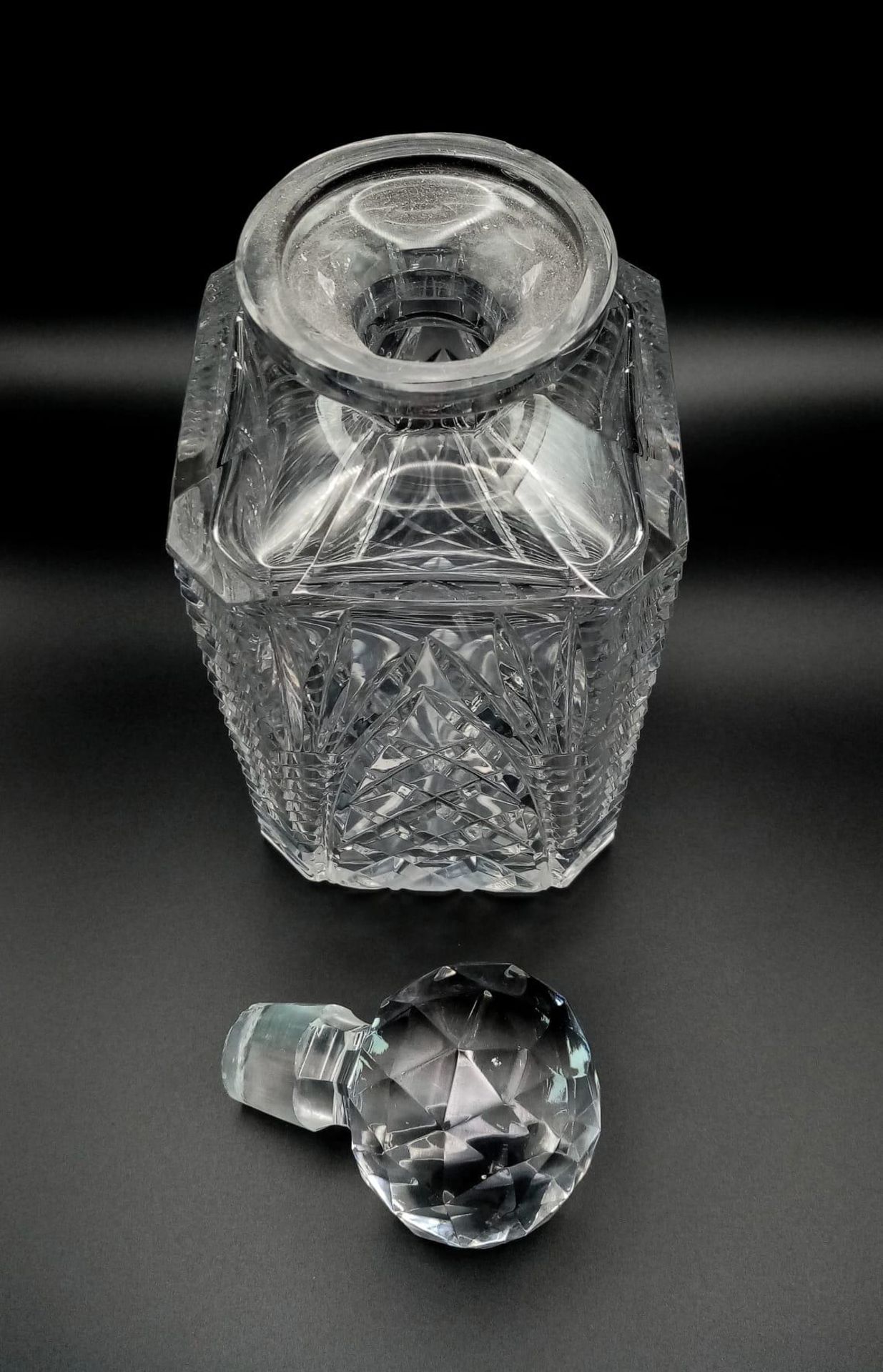 A Quality Heavy Cut Glass Decanter. 24cm tall - Image 3 of 4