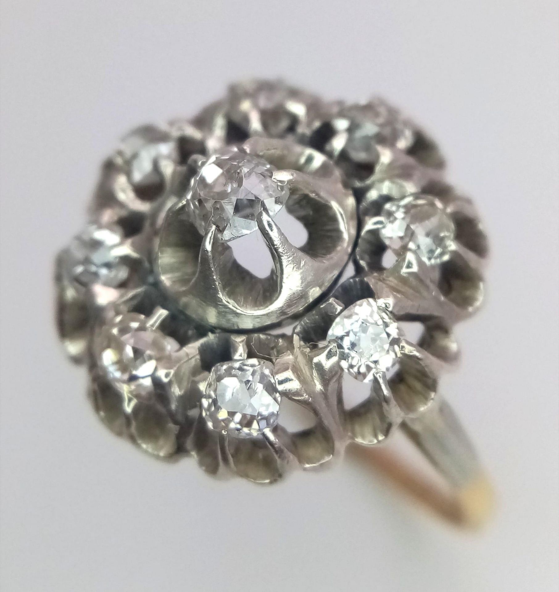 An 18K Yellow and White Gold Diamond Ring. Central brilliant round cut diamond with an eight - Bild 3 aus 9