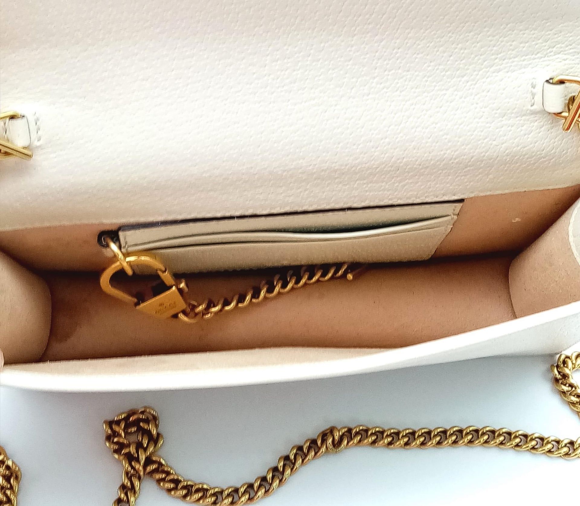 A Gucci Diana Mini Bag. Cream leather exterior with bamboo and gold tone monogram and chain shoulder - Image 6 of 10