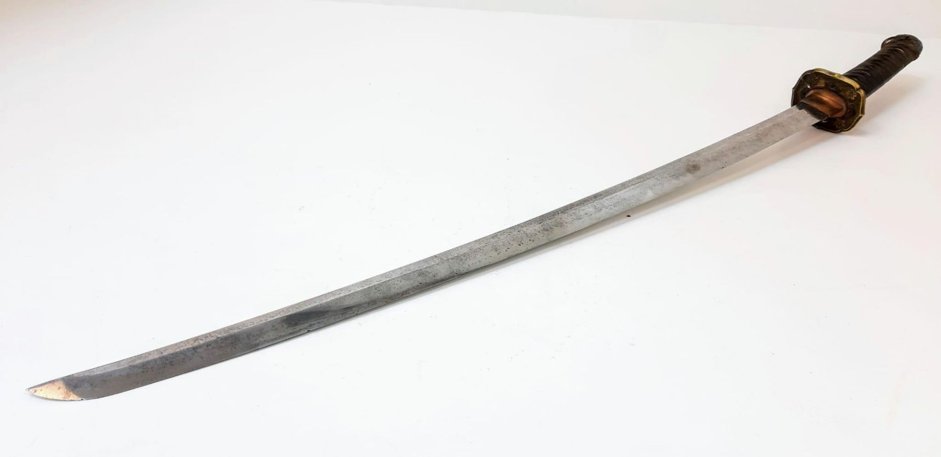 WW2 Japanese Officers Type 98 Shin-Guntō Sword. Leather combat scabbard. Nice markings on the - Bild 3 aus 11