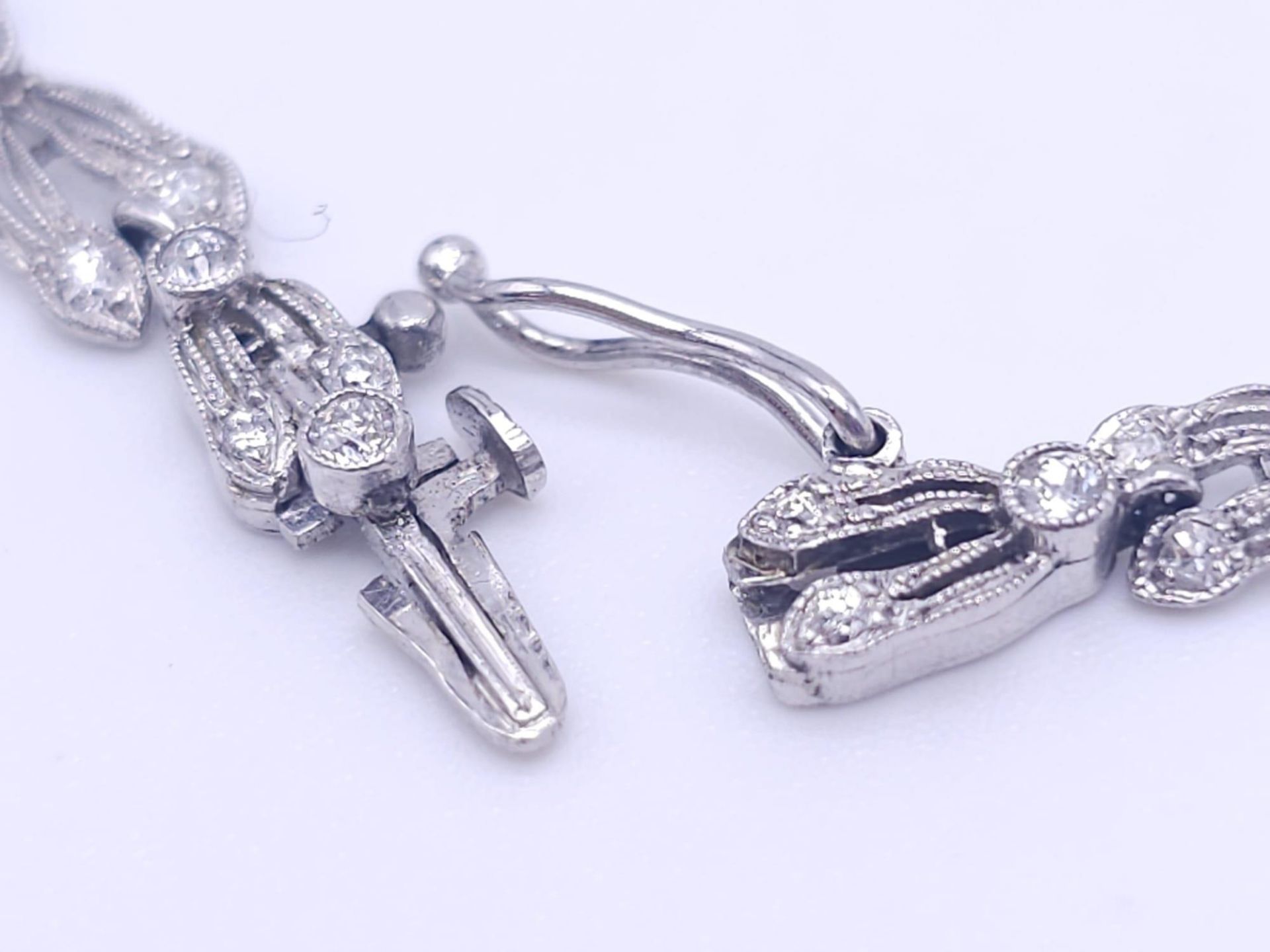 A Majestic Art Deco 7ctw Diamond (approx) Platinum Lavaliere Necklace. Scrolled and foliate - Bild 17 aus 18