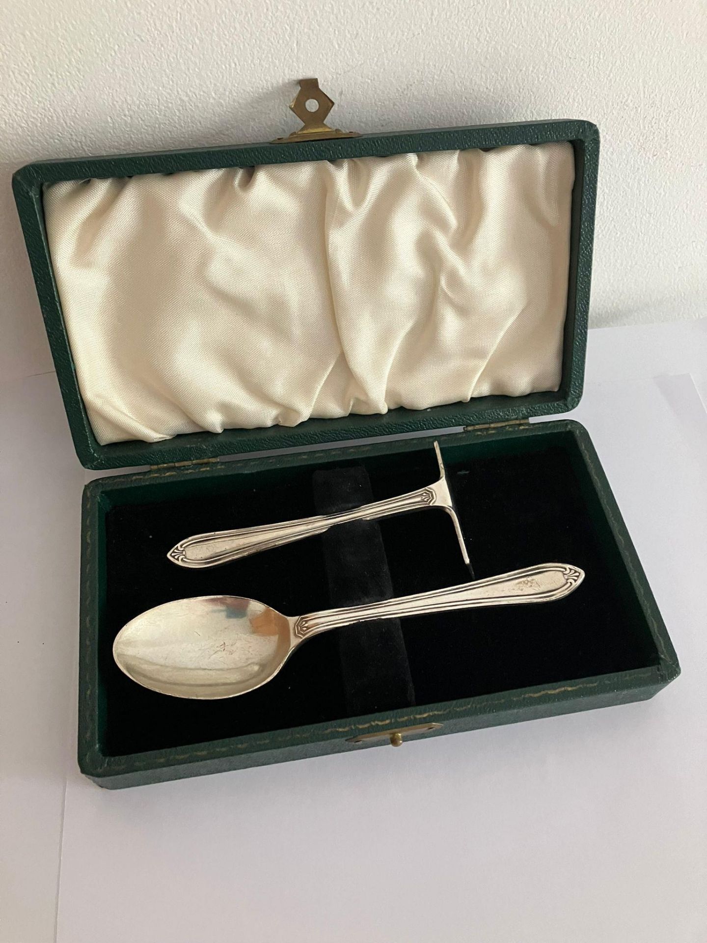 Antique SILVER Baby Feeding Set to include Silver spoon and Silver Pusher. Hallmark for Sheffield - Bild 3 aus 3