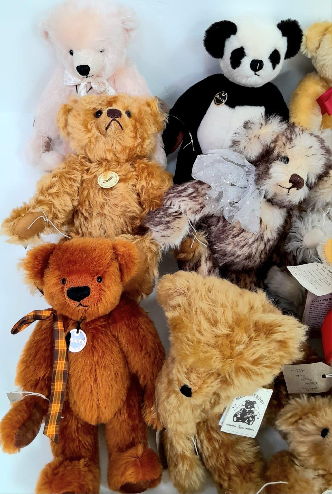 A collection of twenty two adult, collectable, teddy bears. Please, see list for details and - Image 6 of 7
