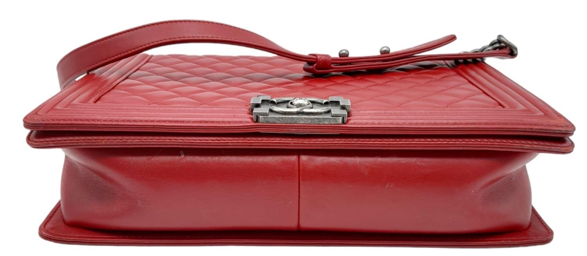 A Chanel Red 'Boy' Flap Bag. Quilted leather exterior with an aged silver-toned CC squeeze lock - Image 3 of 7