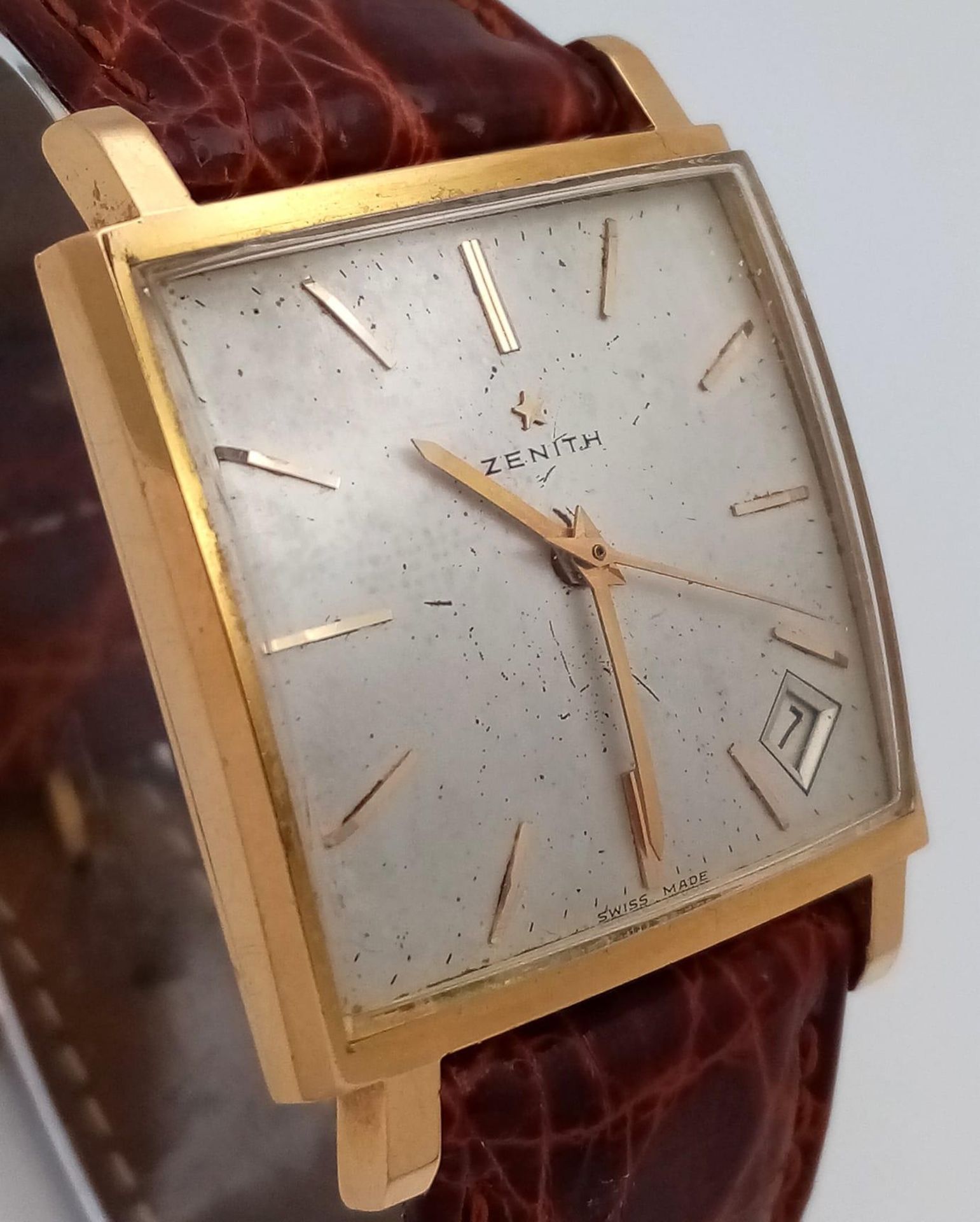 A Vintage 18K Gold Cased Zenith Gents Watch. Crocodile strap. 18k gold rectangular case - 30mm - Image 4 of 7