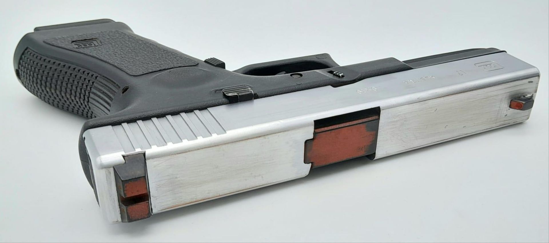 A Replica Full Size Glock 17. 20cm Length. Action Works with pull back slide and working trigger. - Image 2 of 13