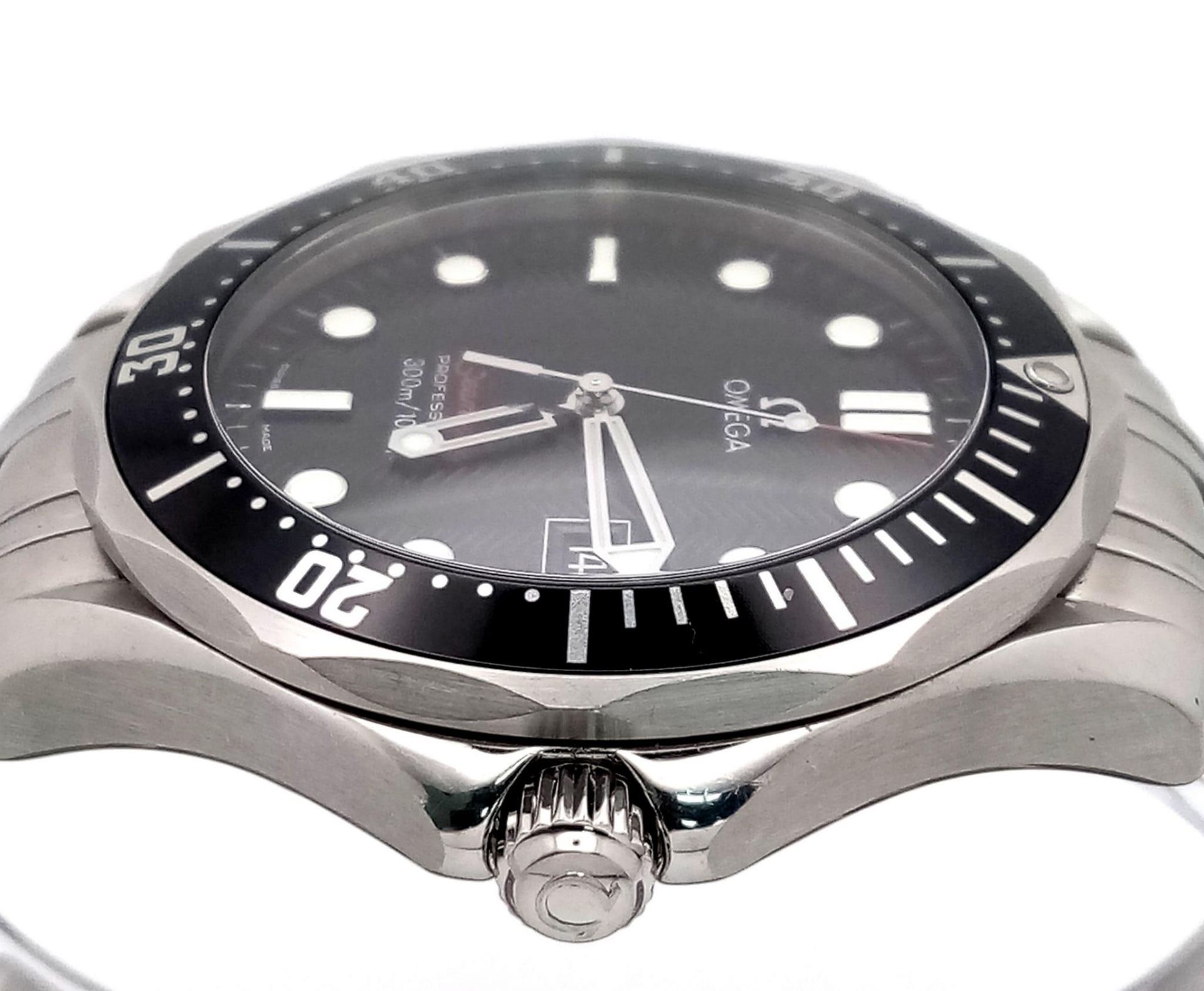 An Omega Seamaster Professional Gents Watch. Stainless steel bracelet and case - 41mm. Black dial - Image 4 of 7