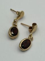 9 carat GOLD and GARNET DROP EARRINGS. Complete with 9 carat Gold Backs. 0.6 grams.