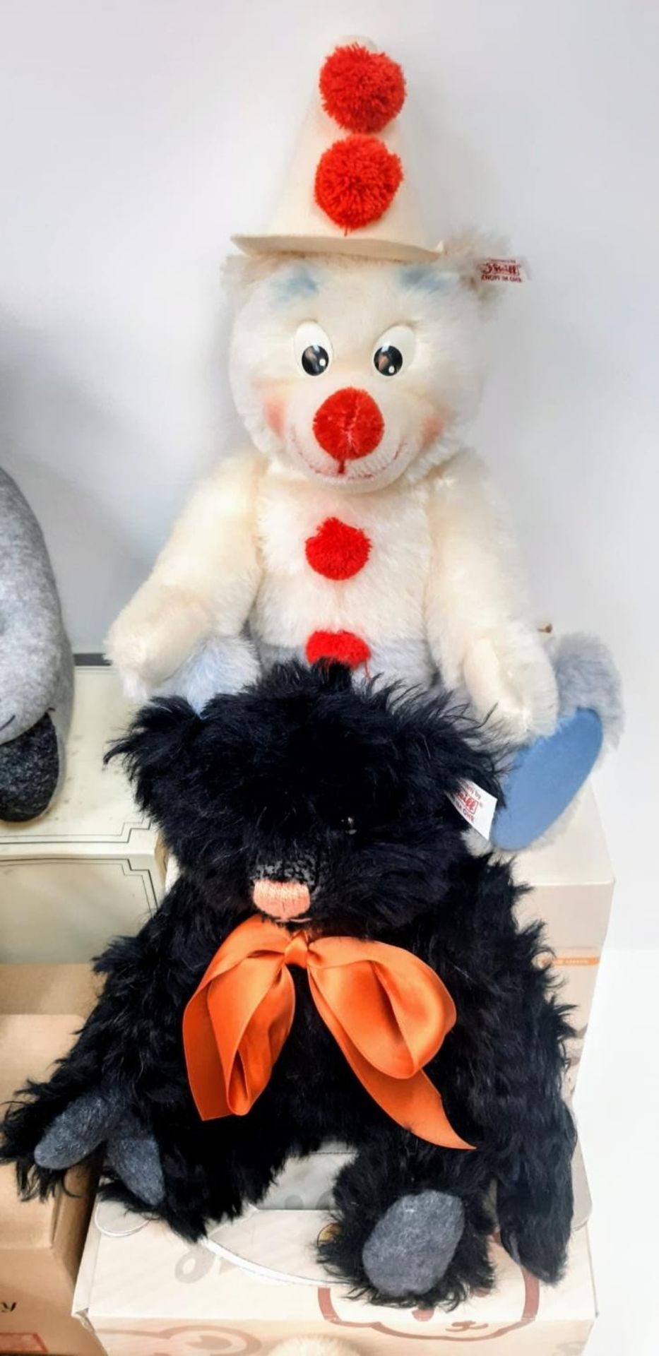 A collection of seventeen adult collectable teddy bears. Please, see list for more information and - Image 2 of 11