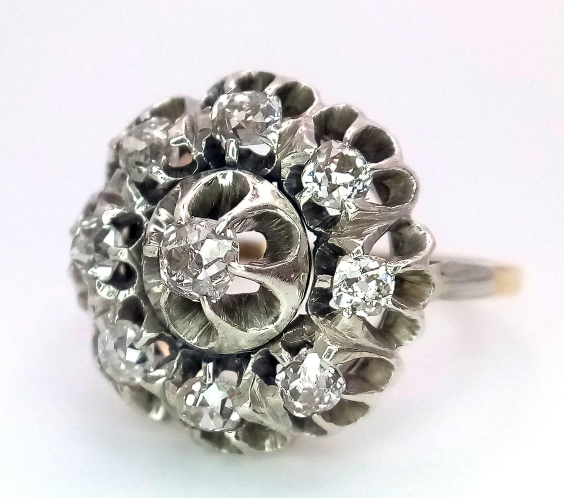 An 18K Yellow and White Gold Diamond Ring. Central brilliant round cut diamond with an eight - Bild 4 aus 9