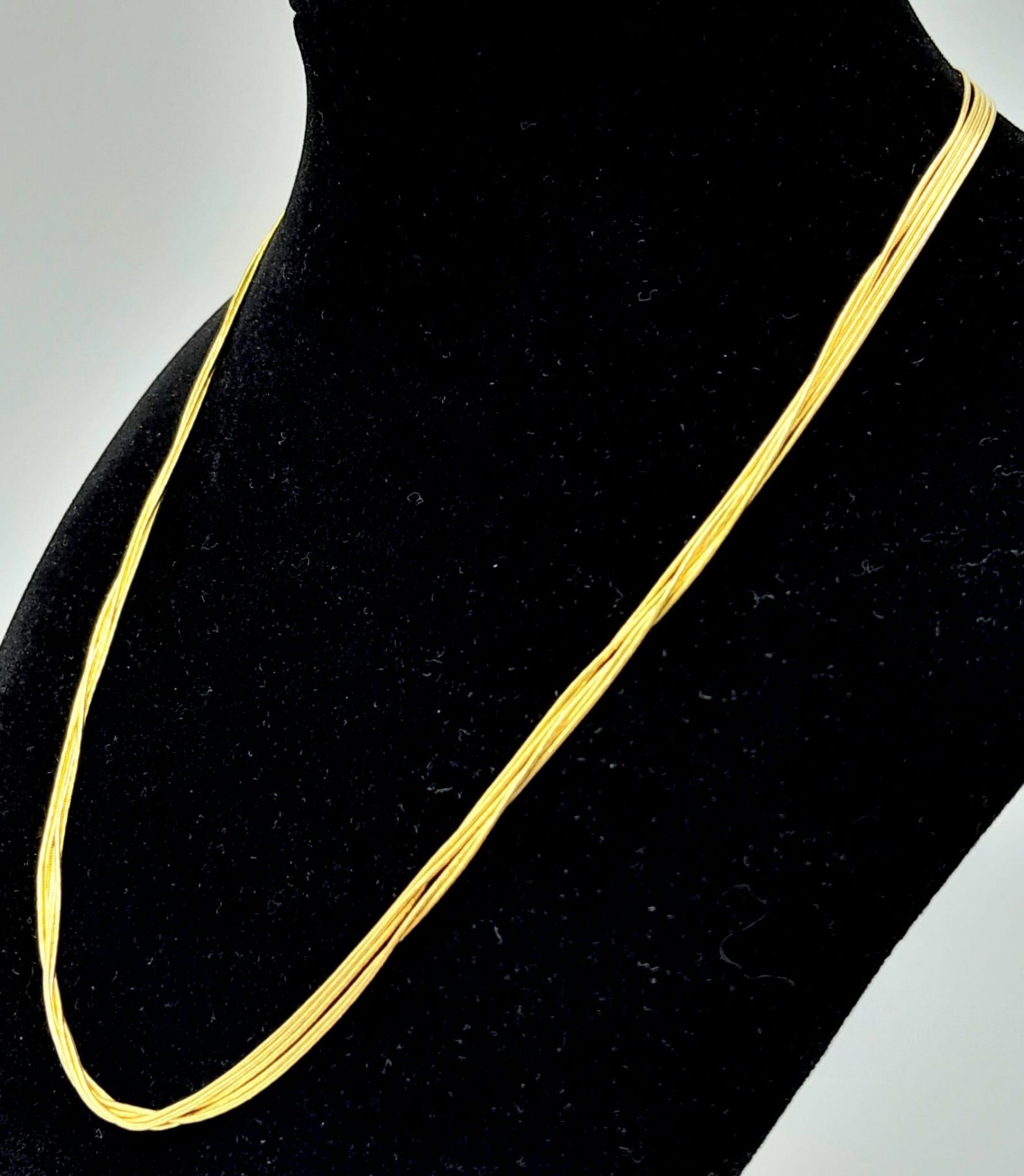 A very feminine, 9 K yellow gold, four chain necklace. length: 43 cm, weight: 9 g. - Bild 2 aus 6