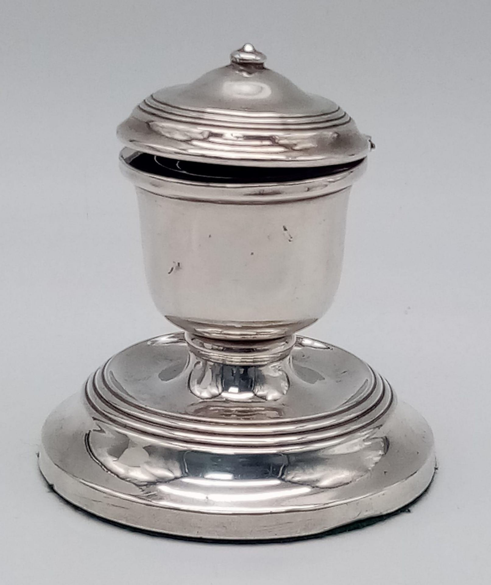 An Antique Sterling Silver Inkwell. Hallmarks for Birmingham 1908. Weighted - total weight 193g. - Bild 3 aus 9