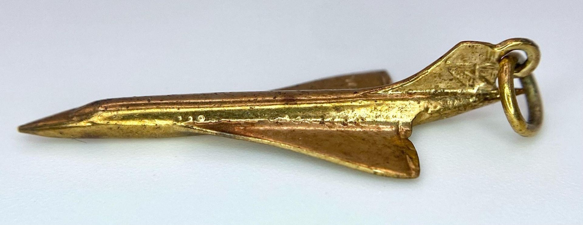 A 9K YELLOW GOLD CONCORDE AEROPLANE CHARM / PENDANT. 1.9G.